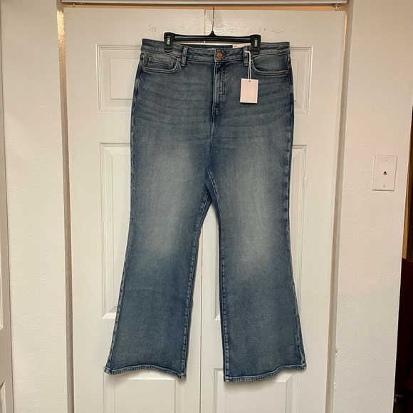 Lauren Conrad Super High Rise Flare Jeans- Size 18 - Picture 1 of 11
